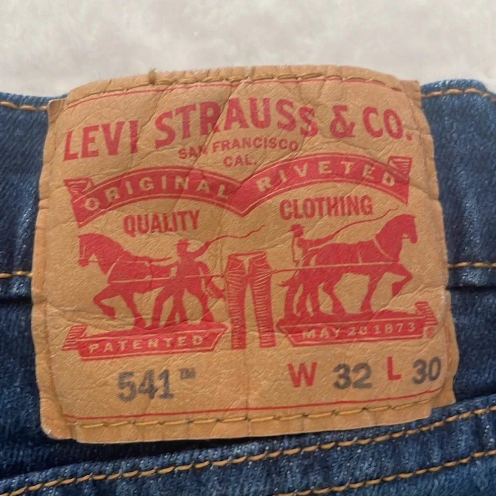 Levi's 541 32/30 Blue Jeans Classic Fit - Picture 2 of 4